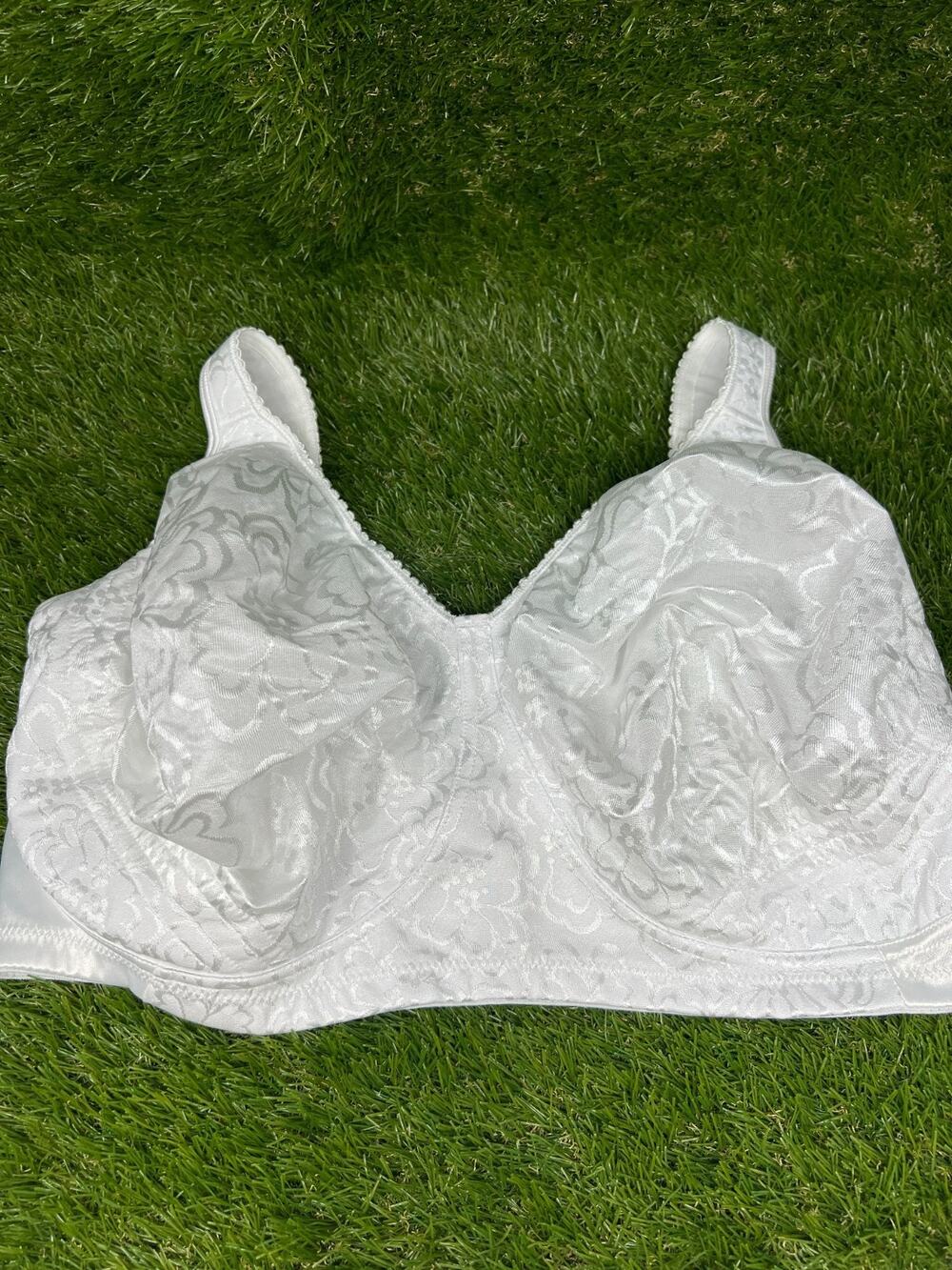 Playtex 44DDD NO TAG White 4745 18 Hour Ultimate Lift & Support Wireless Bra